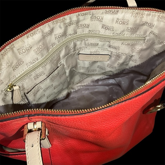 Michael Kors Red Tote Bag Zipper,shoulder. - Picture 8 of 12
